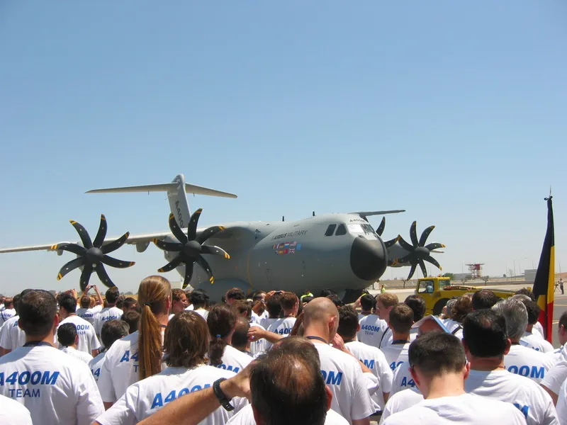 The first Airbus A400M, surrounded by EADS employees, during the aircraft's world-premiere presentation (roll-out), celebrated in Seville on 26 June 2008.