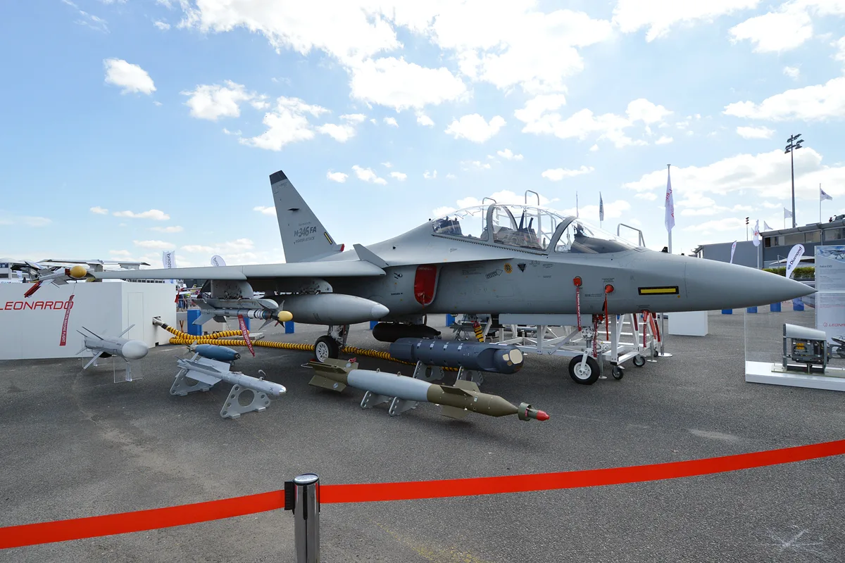 Leonardo (AgustaWestland) Alenia Aermacchi M-346 Master
