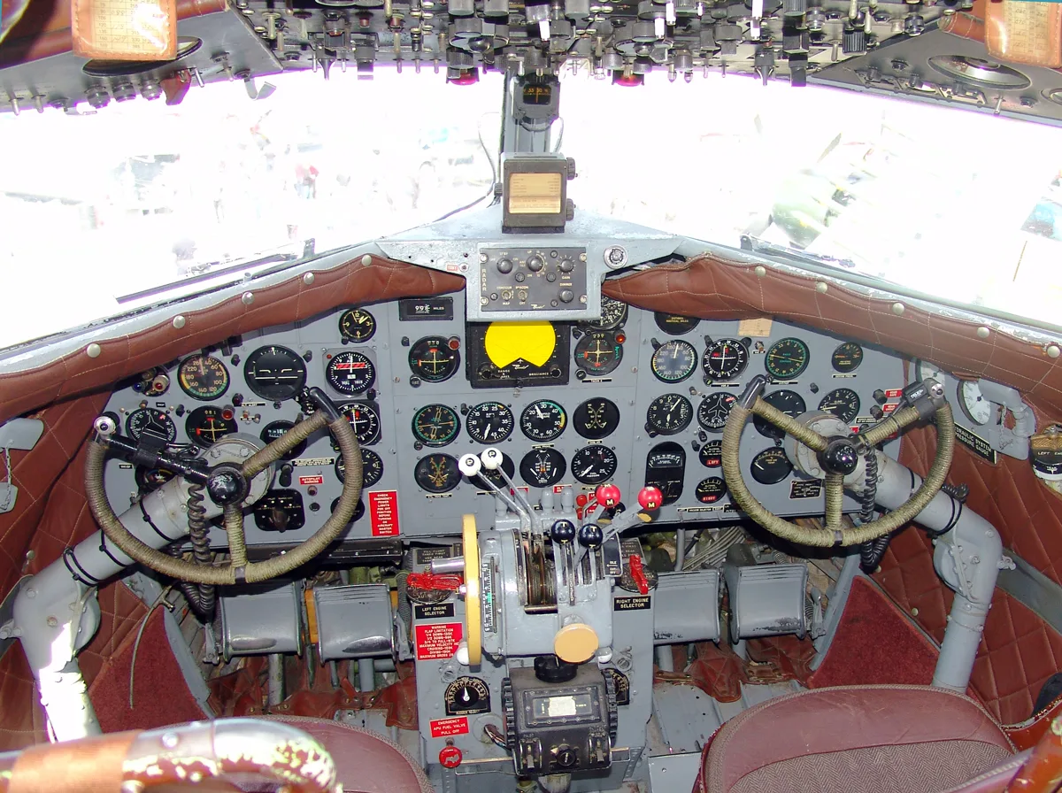 Cockpit of the aircraft DC-3 "N34" – P. Alejandro Díaz - 2005 – N34 is a Douglas DC3 which was operated by the FAA to check navigational radio aids (VOR's and non-directional beacons). It was decided to preserve it for its historical value.