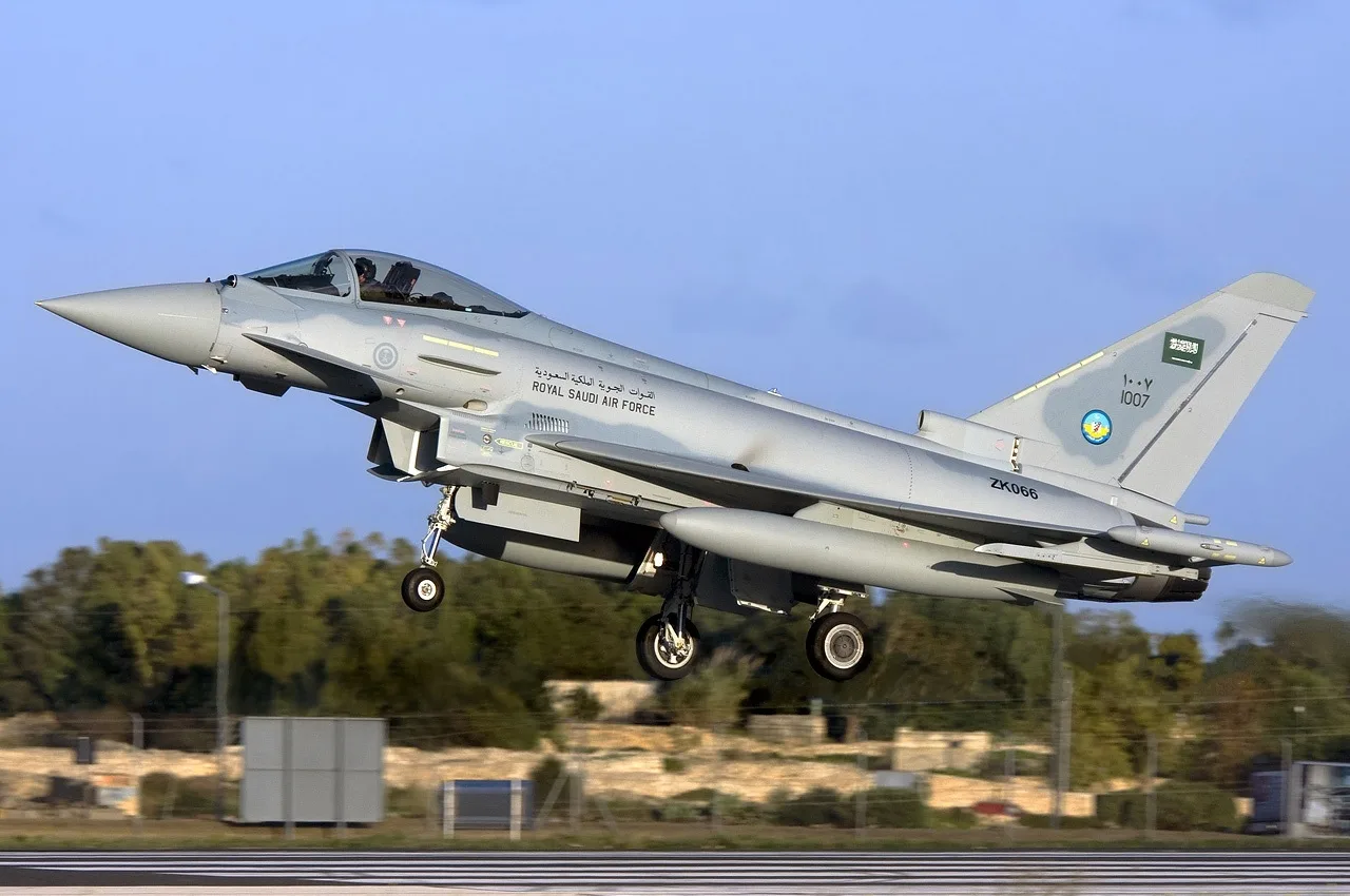 Eurofighter EF-2000 Typhoon
Luqa - Malta International (MLA / LMML)
Malta, December 5, 2009

1007 (cn CS007/BS050/193) UK serial ZK066, on delivery flight.