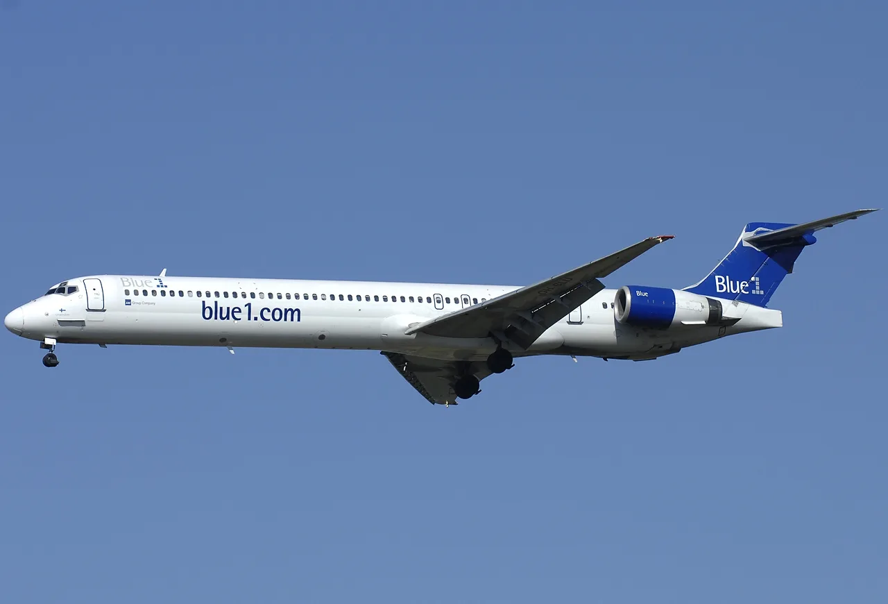 McDonnell Douglas MD-90