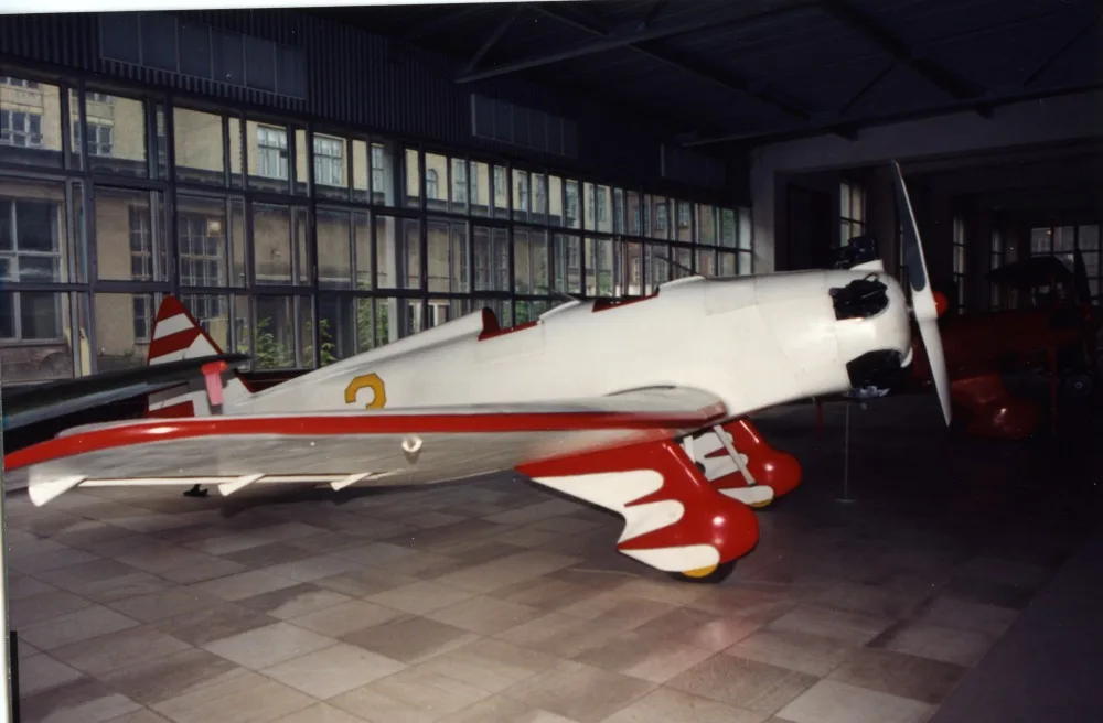 Yakovlev Corporation UT-2
